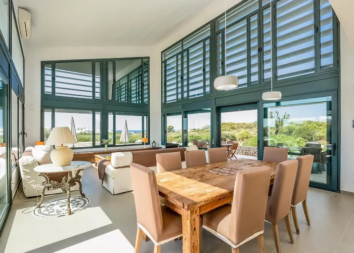 Canutells Ref 27 וילה מאהון